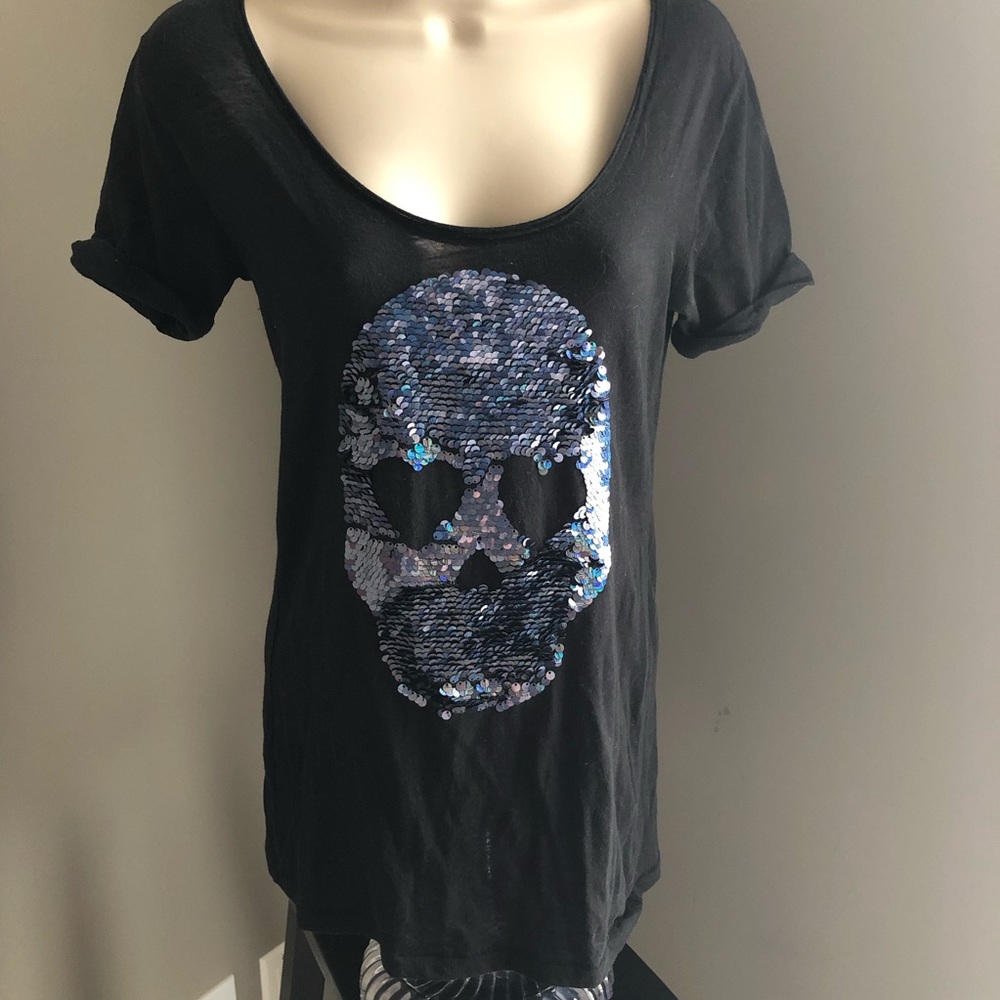 PINK (Victoria’s Secret) sequined skull t-shirt